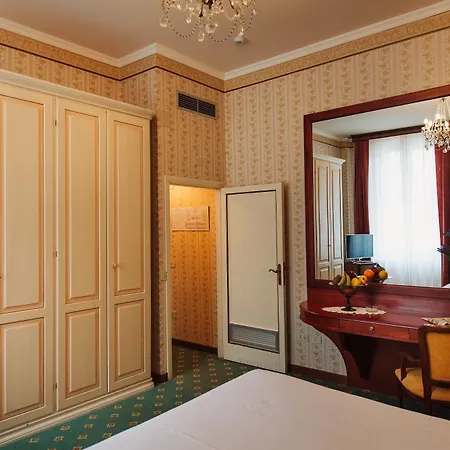 Готель Grand Excelsior